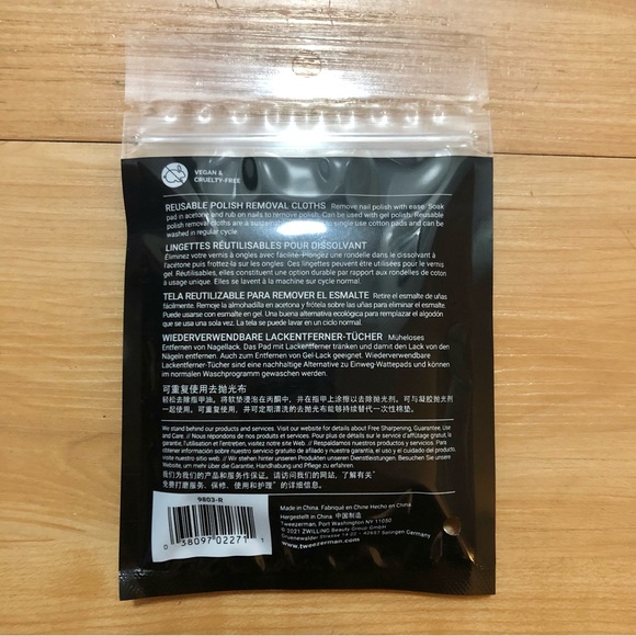 Tweezerman Nail Polish Removal Cloths - Picture 4 of 4